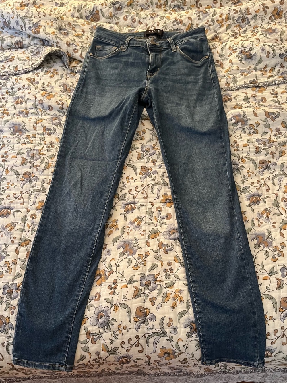 DSTLD Women's Slim Straight Jeans in Dark Blue Size 28